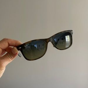 Men’s Ray-Ban sunglasses wayfarer classic matte tortoise green polarized lenses